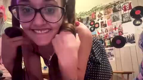 teasemecyn online show from October 17, 7:34 am