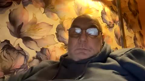 Snapshot of tebb61 chatting on October 11, 5:27 pm Mark online show from October 11, 5:27 pm