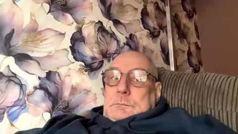 Snapshot of tebb61 chatting on October 17, 12:20 pm Mark online show from October 17, 12:20 pm