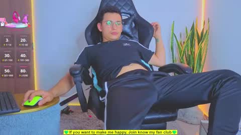 Snapshot of teddy_cowboy chatting on September 24, 11:00 pm Follow me on Twitter boys ryder and instagram teddyscoot 12 online show from September 24, 11:00 pm
