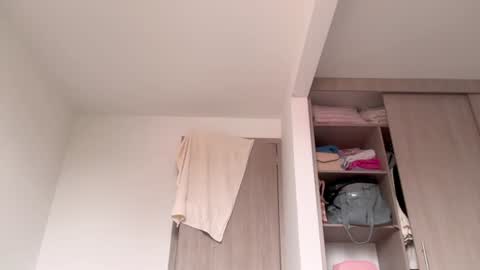 Amy No penetration Virgiin giirl online show from June 7, 2:22 pm