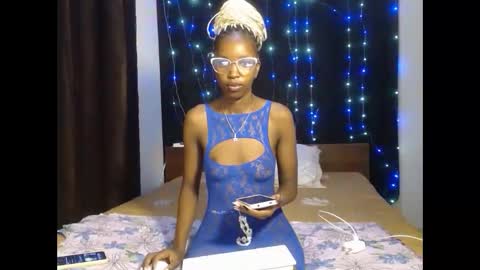 Snapshot of tempting_vibe chatting on October 13, 6:21 pm tempting_vibe online show from October 13, 6:21 pm