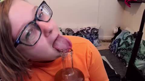 Snapshot of ten_tickle_pixie chatting on October 20, 10:15 pm Pixie and Tentacle Overlord online show from October 20, 10:15 pm