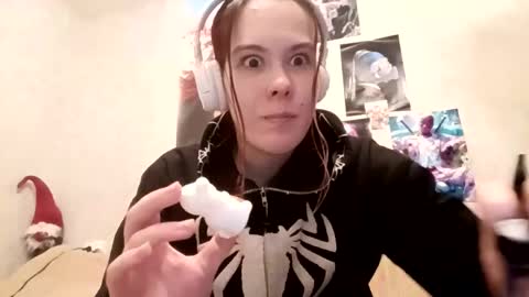 Alice online show from April 27, 6:38 pm