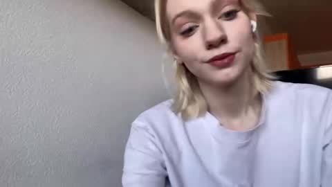 Anna online show from March 19, 5:02 am