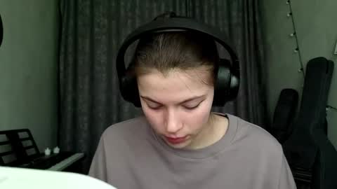 Anny Simpson online show from February 3, 6:11 am