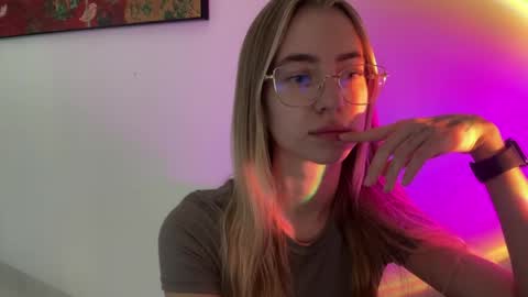 tessa_calmness online show from May 15, 4:43 am