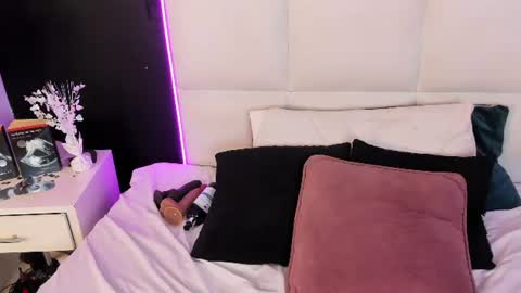 tessa_sinclaire online show from June 14, 2:24 am