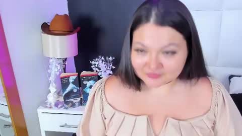 tessa_sinclaire online show from June 15, 7:50 pm