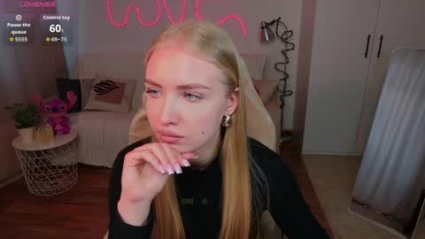 TessaHamilton online show from May 12, 12:36 pm