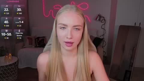 TessaHamilton online show from March 2, 7:09 pm