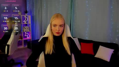 TessaHamilton online show from November 4, 10:16 am