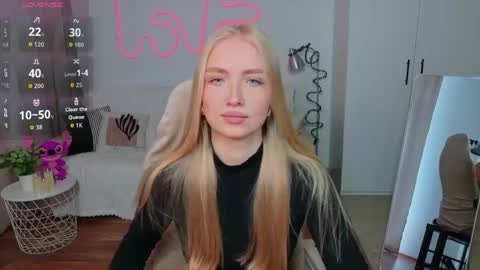 TessaHamilton online show from May 5, 8:31 am