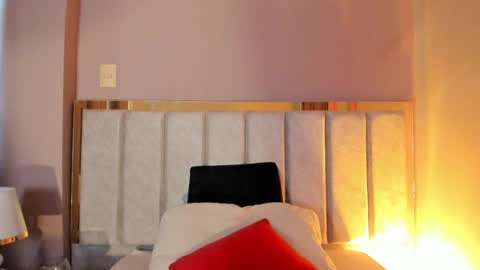 Tessamonroee online show from May 4, 6:58 pm