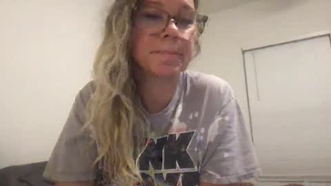 Snapshot of texas_blonde chatting on October 3, 12:42 am Daphne Summers online show from October 3, 12:42 am