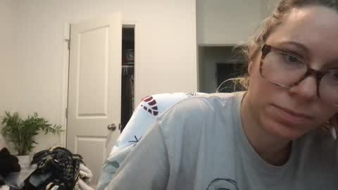 Snapshot of texas_blonde chatting on October 6, 3:08 pm Daphne Summers online show from October 6, 3:08 pm