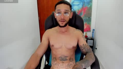 Snapshot of teylor_cristian chatting on January 6, 10:47 pm Cristhian Teylor online show from January 6, 10:47 pm