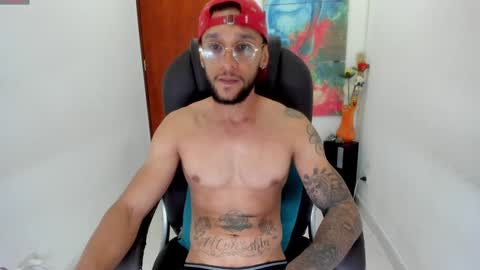 Snapshot of teylor_cristian chatting on January 21, 3:15 am Cristhian Teylor online show from January 21, 3:15 am