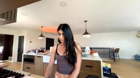 babygirlmami online show from April 29, 6:24 pm