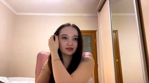 Yumi online show from March 10, 5:39 pm