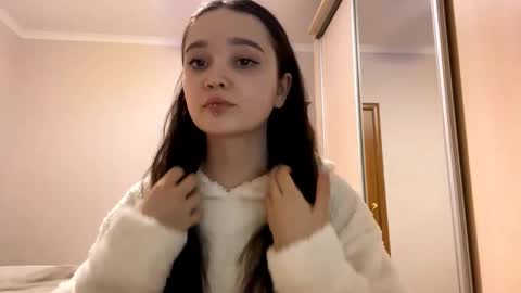 Yumi online show from February 7, 6:55 pm