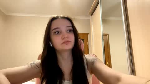 Yumi online show from March 13, 6:11 pm