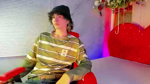 thanier_18 online show from June 19, 6:58 pm