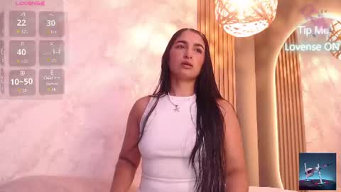 THAYSSA ROSS online show from July 11, 8:01 pm