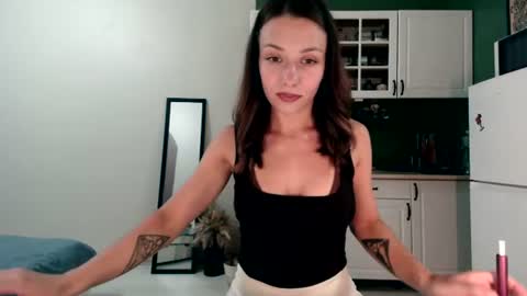 Mia 3 online show from June 29, 6:18 pm