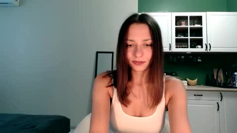 Mia 3 online show from June 10, 5:34 pm