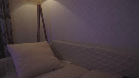 EllaLyn online show from October 14, 9:18 pm