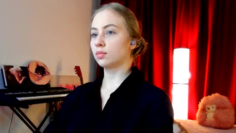 Ally    STREAMING ON TWITCH NOW Check my Twitter for updates online show from November 6, 10:46 pm