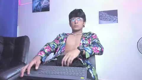 Snapshot of the_weed_guys chatting on January 20, 11:32 pm Danny online show from January 20, 11:32 pm