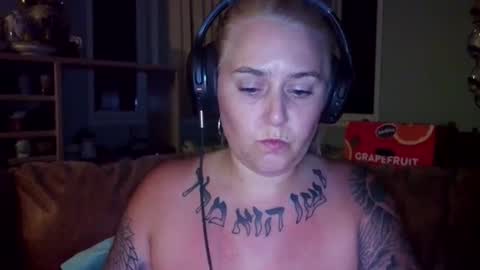 theauroramae -  online show from July 7, 6:47 am
