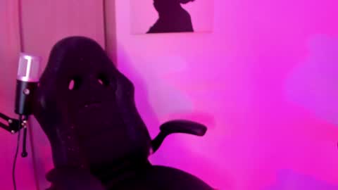 Alicia Alikath  online show from December 11, 4:49 am