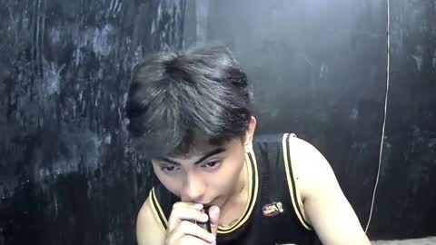 Snapshot of thehugecomeback chatting on February 21, 5:31 pm Xerxis online show from February 21, 5:31 pm