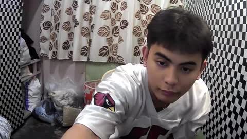 Snapshot of thehugecomeback chatting on January 31, 8:22 pm Xerxis online show from January 31, 8:22 pm