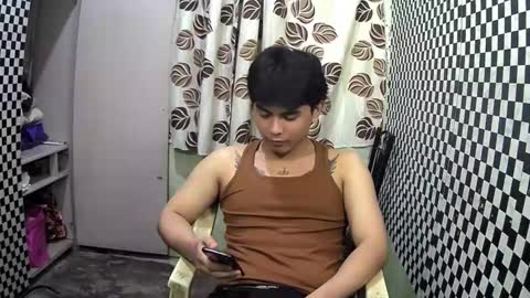 Snapshot of thehugecomeback chatting on January 7, 6:45 pm Xerxis online show from January 7, 6:45 pm