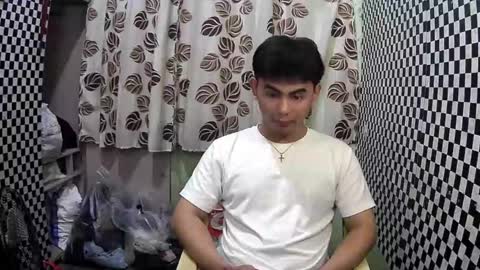 Snapshot of thehugecomeback chatting on January 29, 5:45 pm Xerxis online show from January 29, 5:45 pm