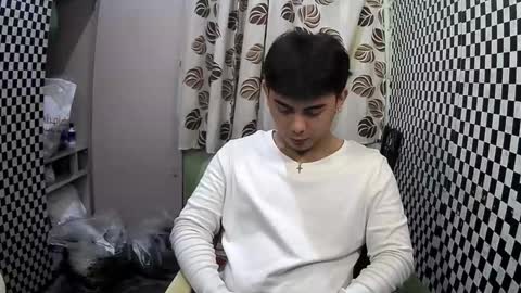 Snapshot of thehugecomeback chatting on February 6, 11:37 pm Xerxis online show from February 6, 11:37 pm