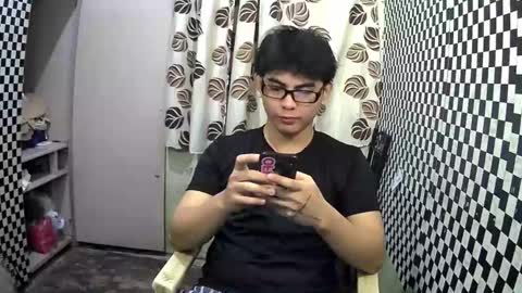 Snapshot of thehugecomeback chatting on January 10, 11:22 am Xerxis online show from January 10, 11:22 am