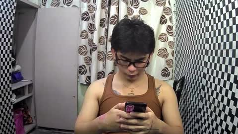 Snapshot of thehugecomeback chatting on January 7, 12:41 pm Xerxis online show from January 7, 12:41 pm