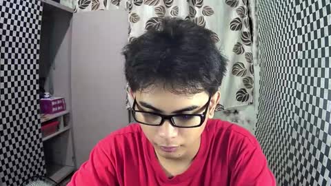 Snapshot of thehugecomeback chatting on December 8, 7:26 am Xerxis online show from December 8, 7:26 am