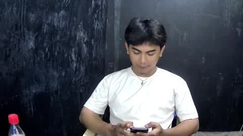 Snapshot of thehugecomeback chatting on March 1, 11:06 am Xerxis online show from March 1, 11:06 am