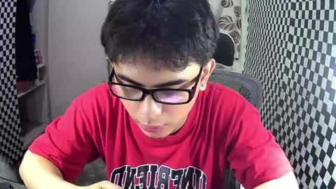 Snapshot of thehugecomeback chatting on December 10, 1:00 pm Xerxis online show from December 10, 1:00 pm