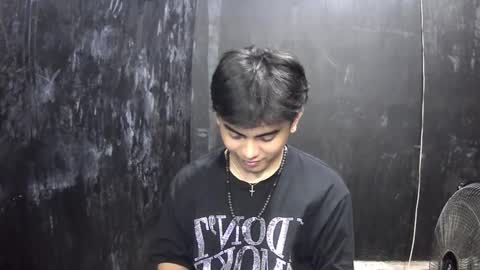 Snapshot of thehugecomeback chatting on February 18, 12:28 pm Xerxis online show from February 18, 12:28 pm