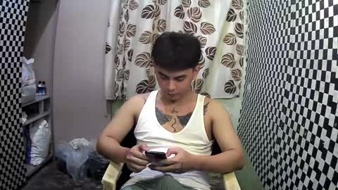 Snapshot of thehugecomeback chatting on January 19, 4:36 pm Xerxis online show from January 19, 4:36 pm