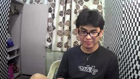 Snapshot of thehugecomeback chatting on January 6, 3:29 pm Xerxis online show from January 6, 3:29 pm