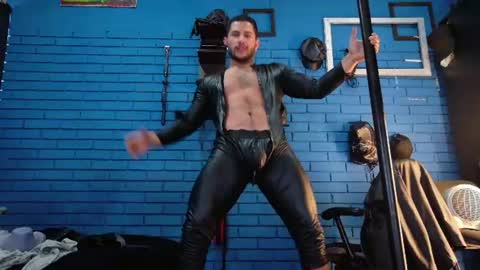 Ian Deniel online show from August 1, 10:00 pm