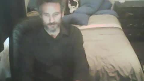 Snapshot of themanwhowearsoneshoe chatting on October 25, 6:24 am themanwhowearsoneshoe online show from October 25, 6:24 am